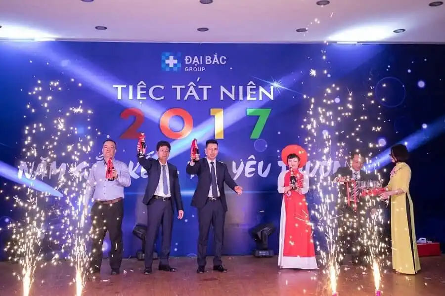 Tổ Chức Tiệc Tất Niên