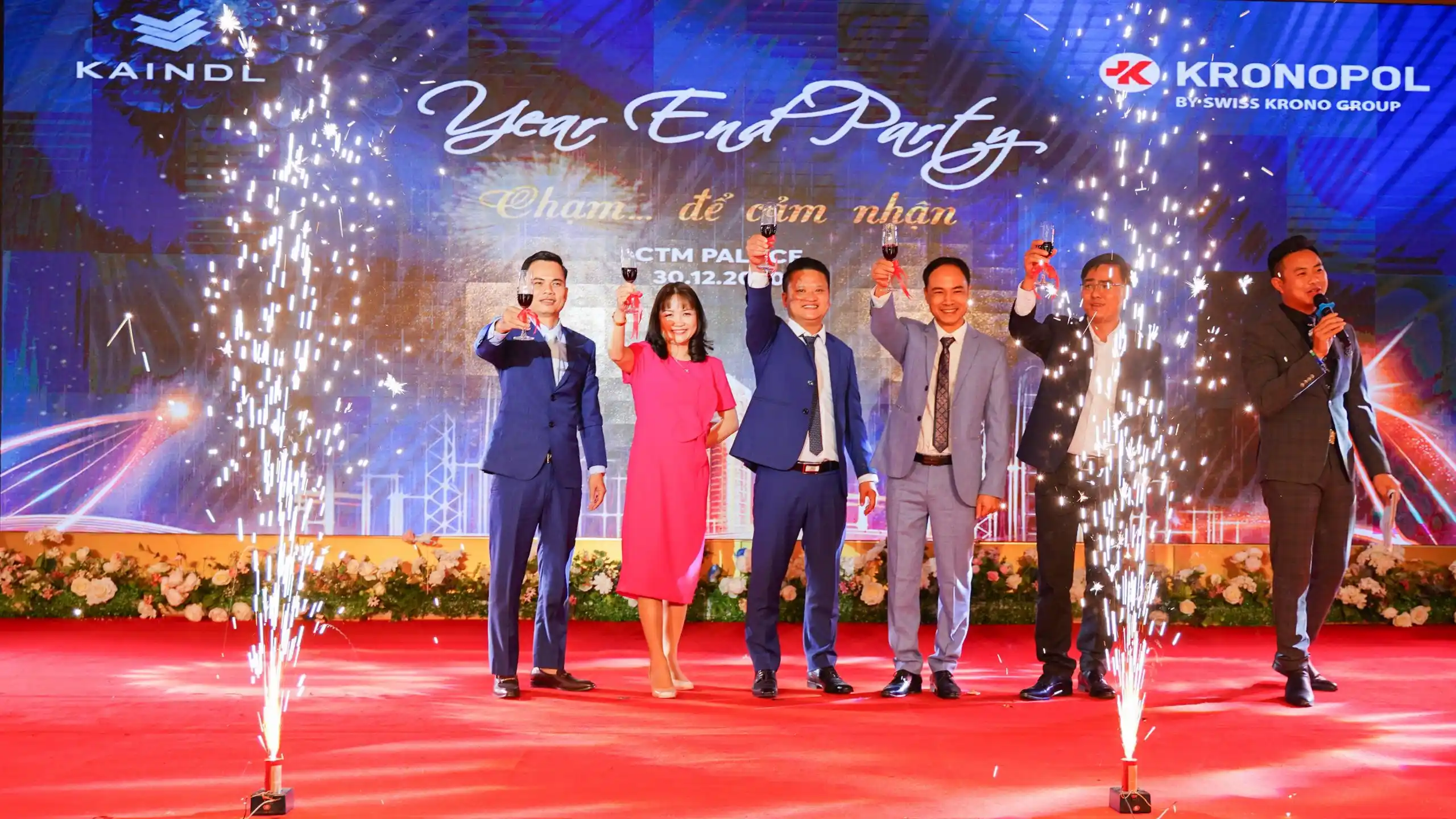 Khai Tiệc Year End Party