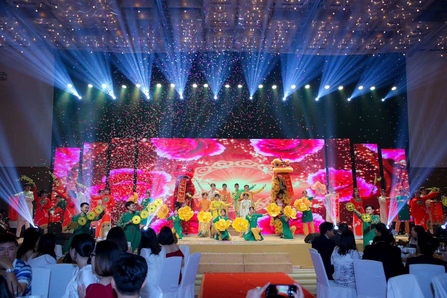 ý tưởng tổ chức tiệc tất niên,kịch bản tiệc tất niên,chủ đề tiệc tất niên,trò chơi trong tiệc cuối năm