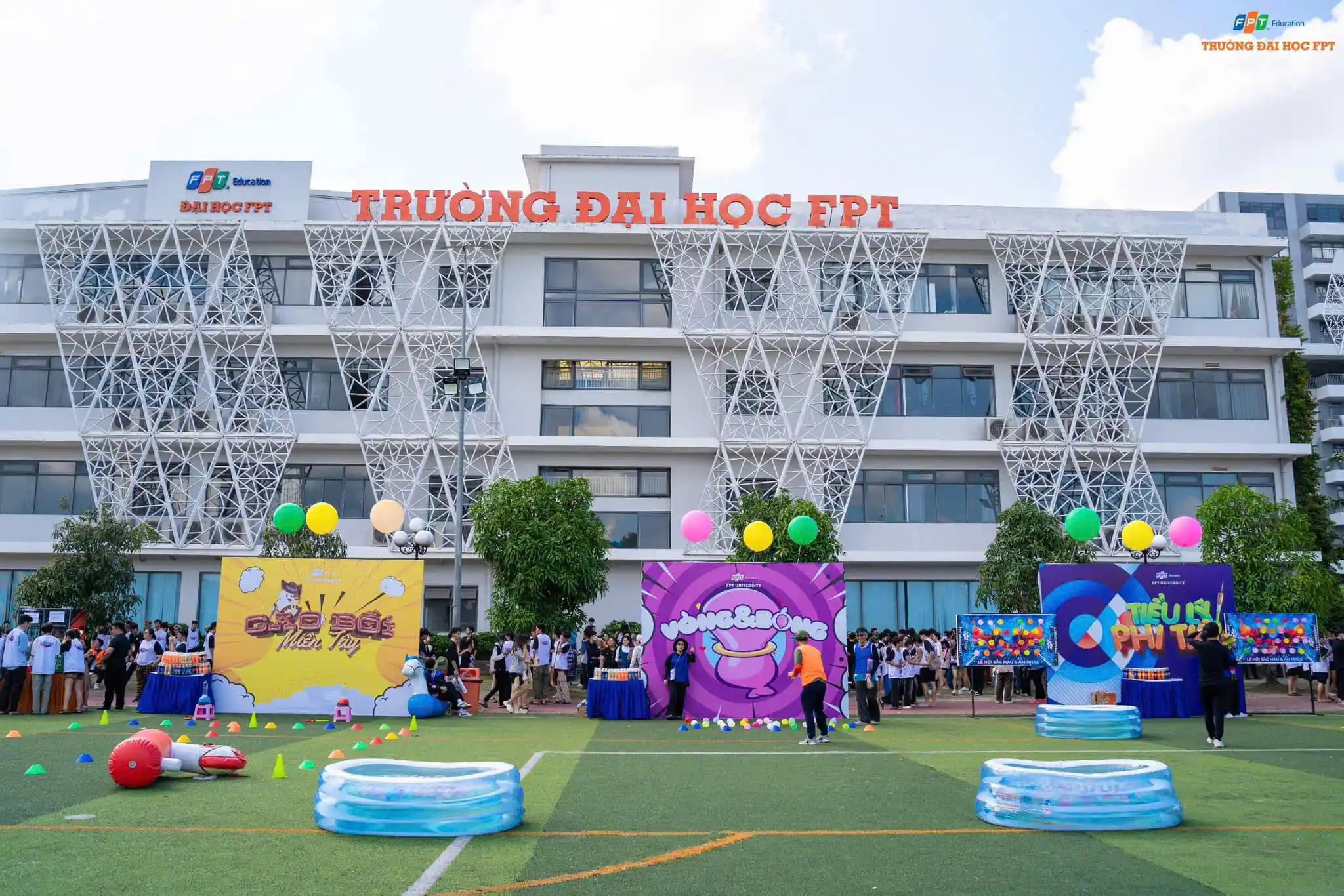 Tổ chức team building tại trường Đại học FPT Tổ chức team building tại trường Đại học FPT